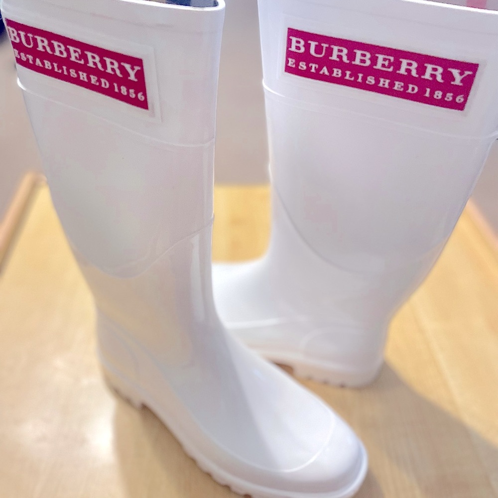 BURBERRY WHITE RAIN BOOTS LINED WITH CLASSIC BURBERRY PATTERN